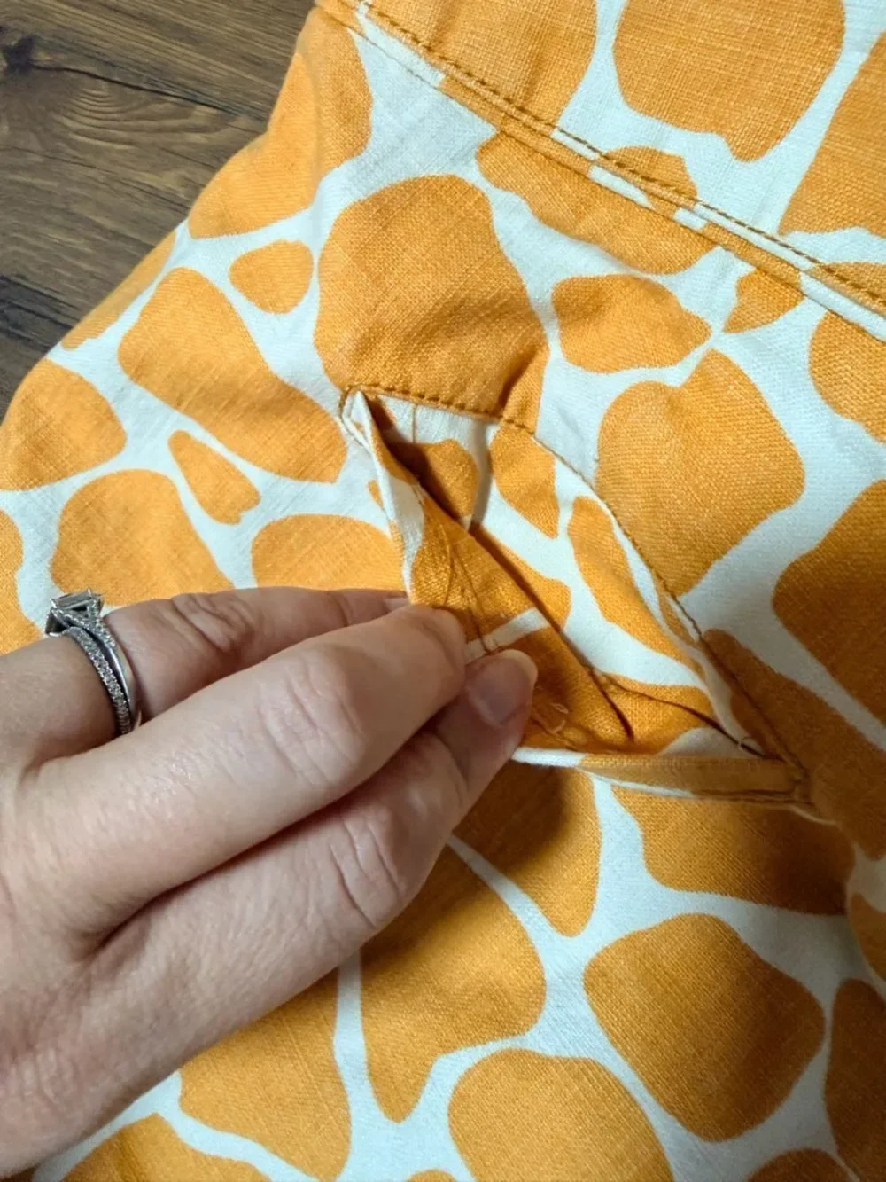 J. Crew Giraffe Print Women's City Fit Shorts Size 4 Yellow Gold Cotton Low Rise